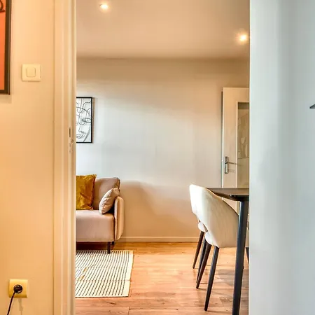 Le Panoramique - Grand T2 Metro B Apartment *